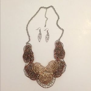 Hammered Metal Tri-Tone Necklace+Earring Set